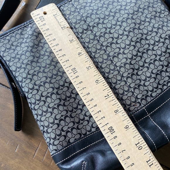 COACH Signature F065 Crossbody Purse - Picture 5 of 7